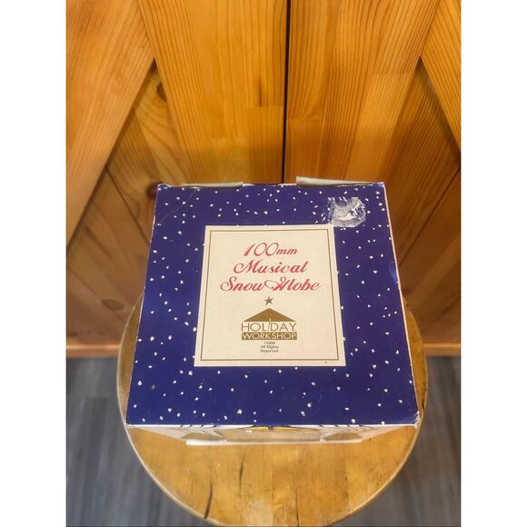 Vintage holiday workshop 100MM musical snow globe (5873) - Picture 2 of 10